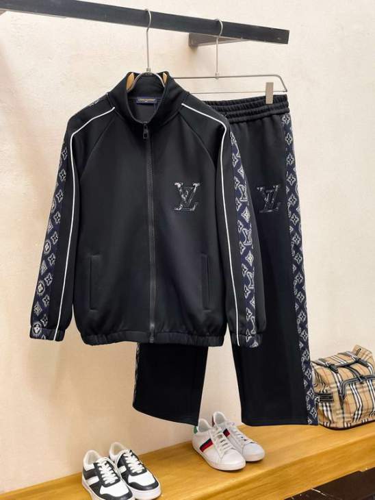 Picture of LV Sweater Suits _SKULVM-3XLomtr4040838